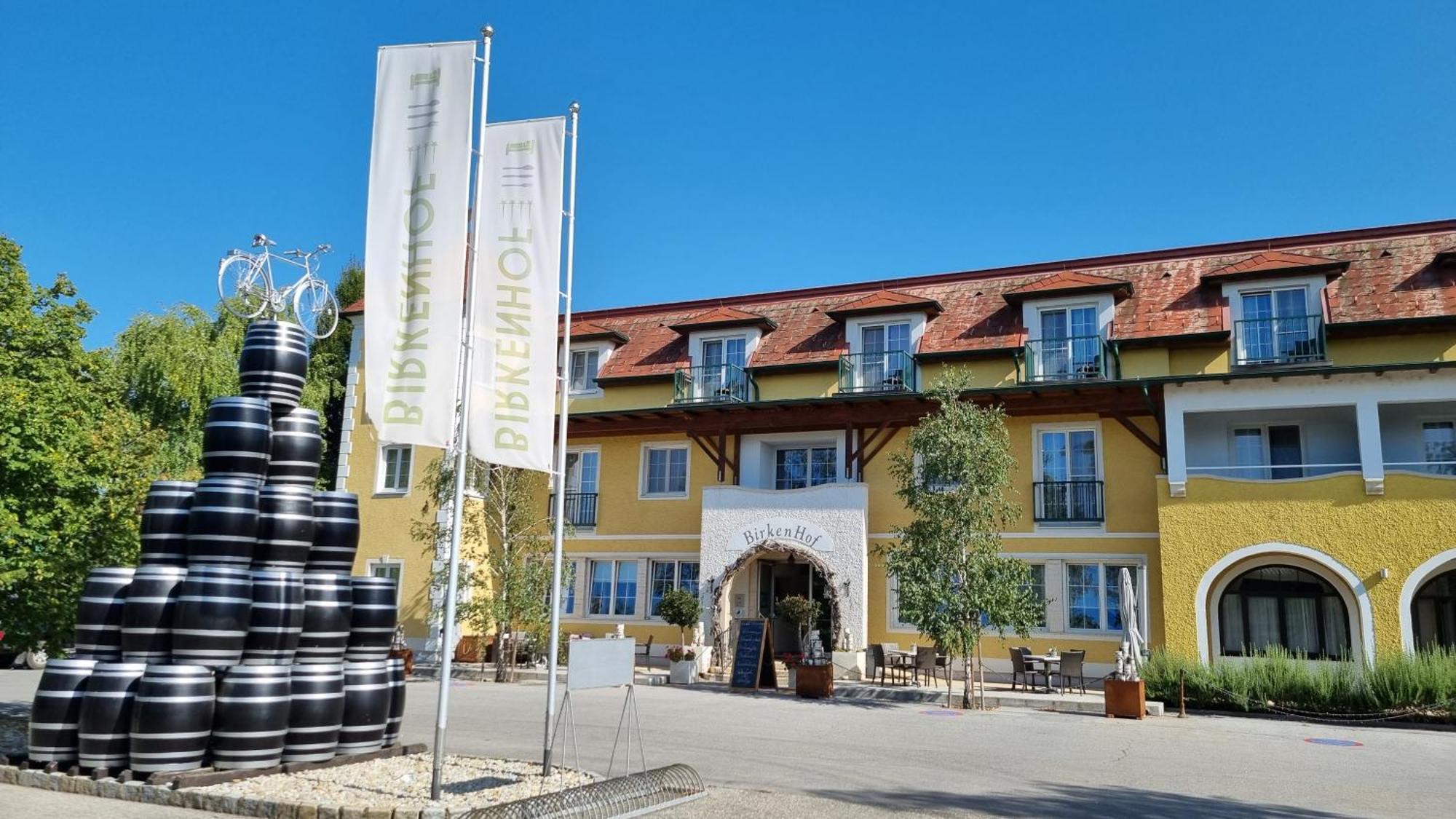 Birkenhof Gols - B & B - Wohlfuehl Hotel Mit Wochenend-Restaurant Exterior photo