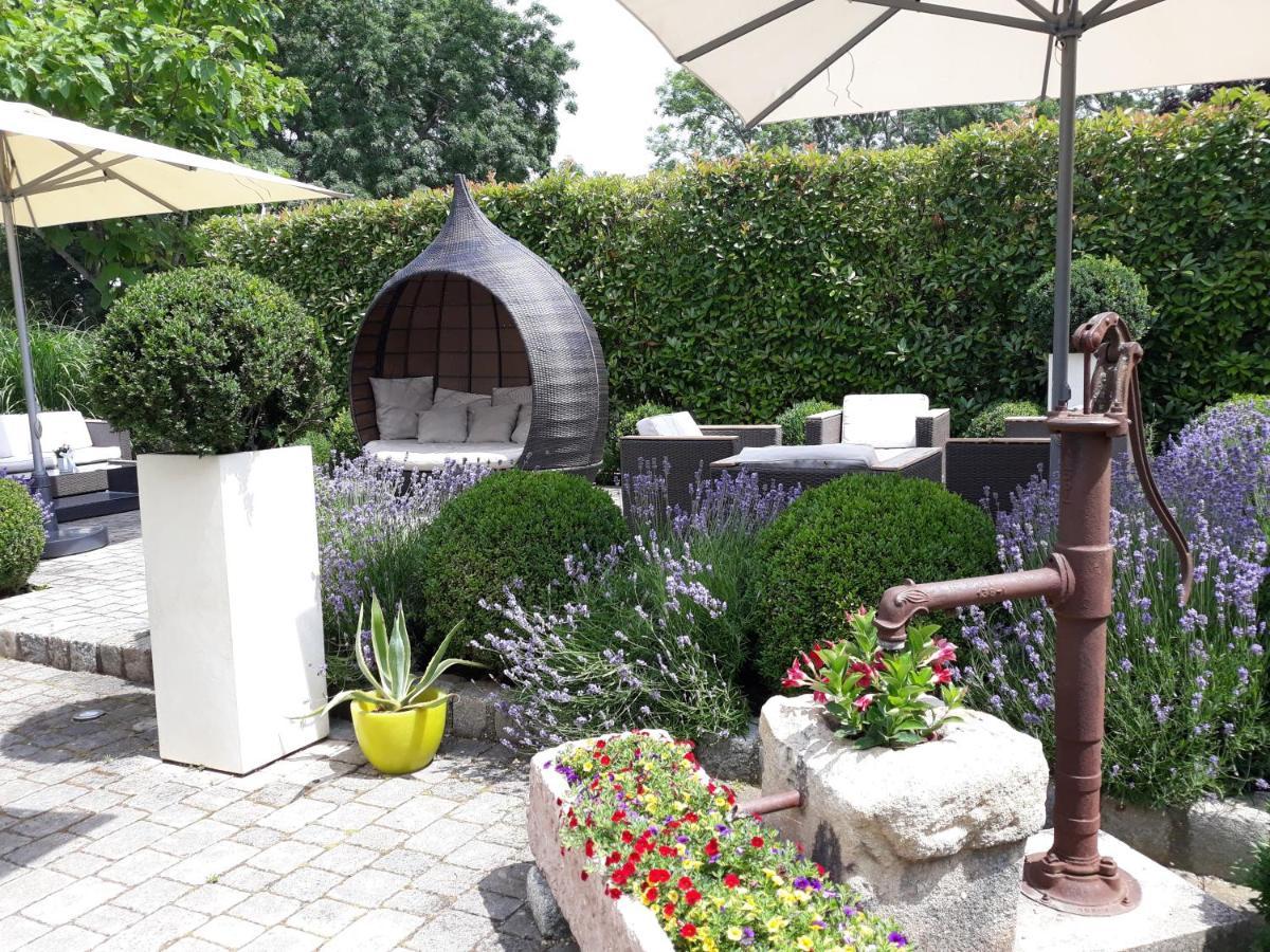 Birkenhof Gols - B & B - Wohlfuehl Hotel Mit Wochenend-Restaurant Exterior photo